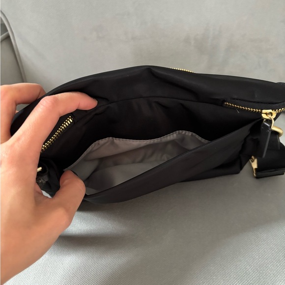 Authentic TUMI Madison Hip Bag NWT - Picture 8 of 9